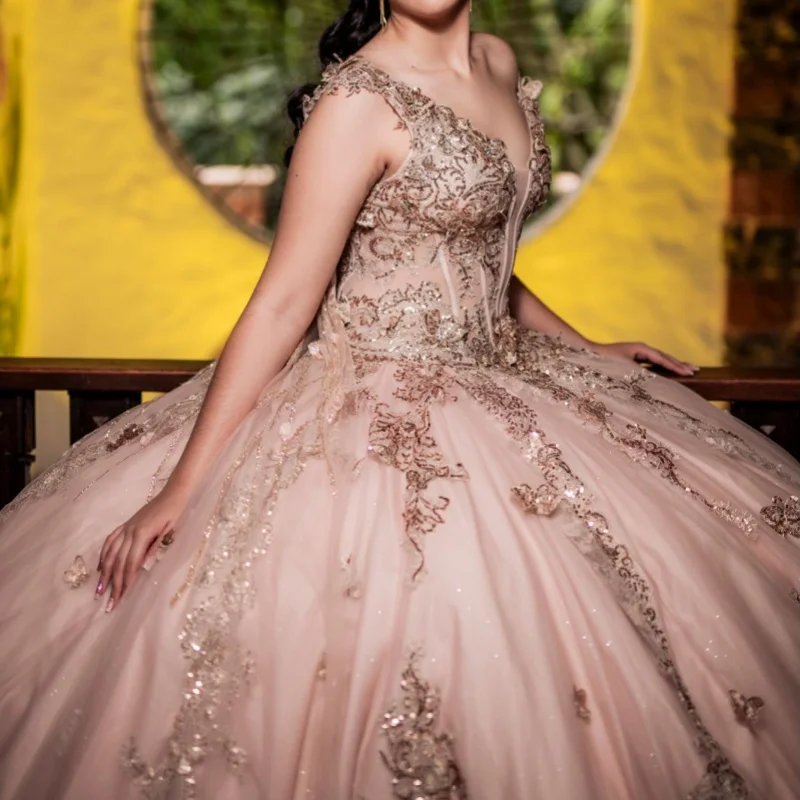 

Rose Pink Quinceanera Dresses Off the Shoulder Glitter Layering Decal Long tail Bow Vestidoe 15 Quinceanera Customize