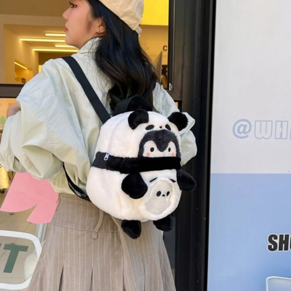 Mochila dos desenhos animados de grande capacidade, mochila de pelúcia preta e branca macia, panda e pinguim, resistente à sujeira