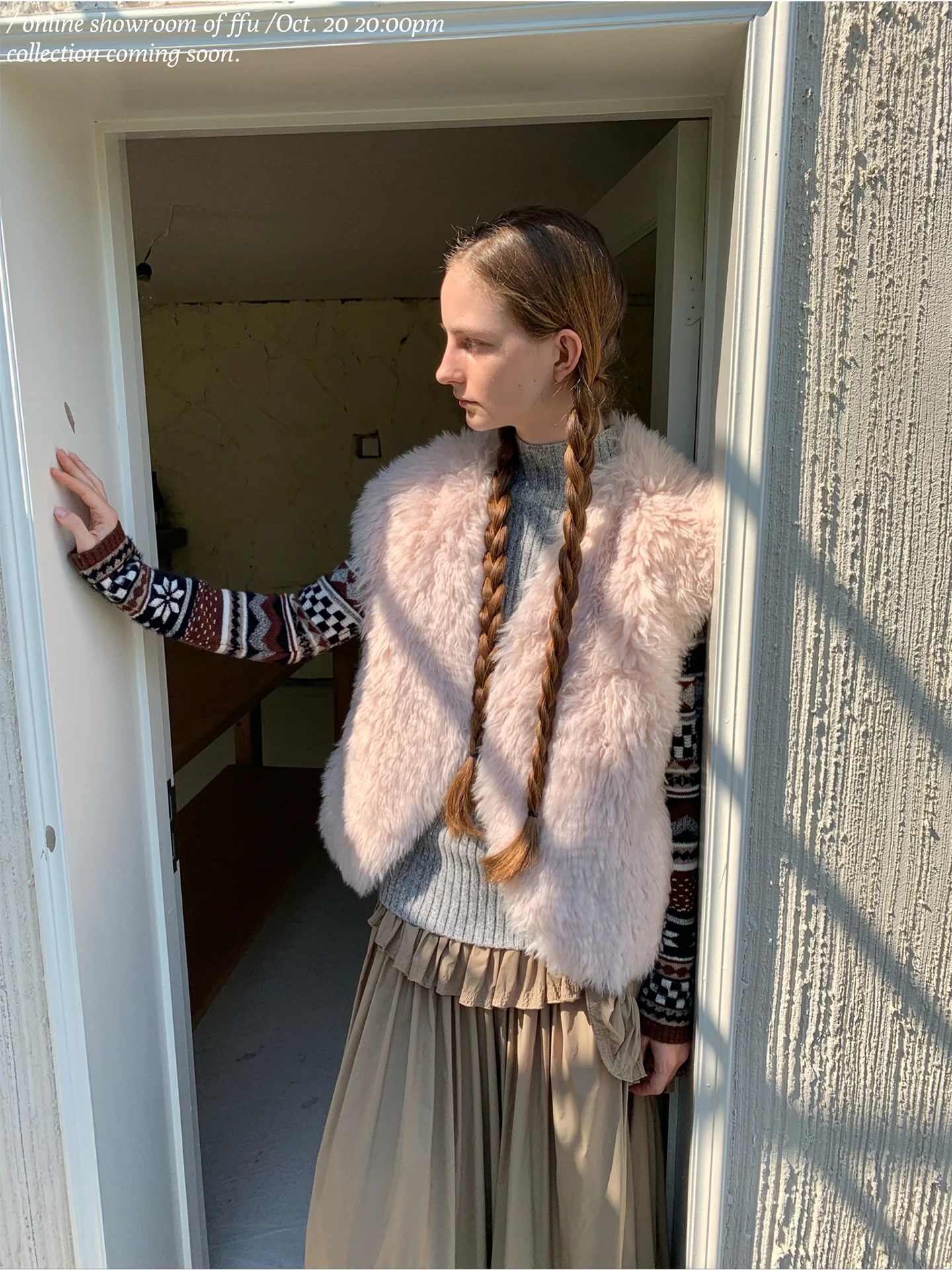 

Женский мягкий пушистый жилет: модный, теплый, осенне-зимний, с V-образным вырезом, с наплечными подушками, экологичный, для повседневной носки, укороченный