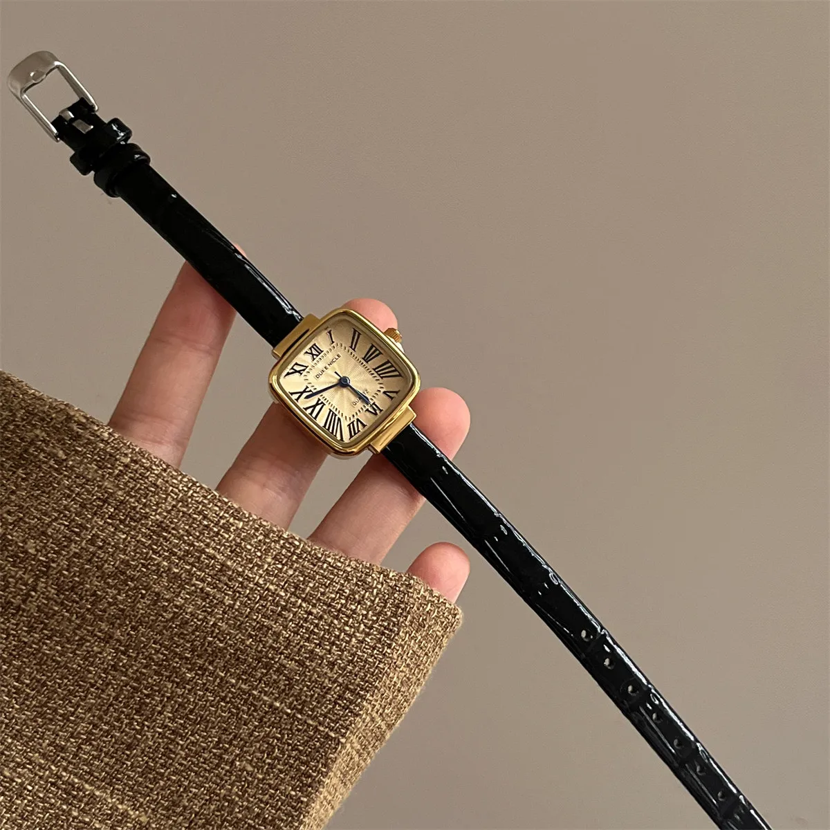 2026 New Luxurious Exquisite Square Dial Elegant and Noble Women's Watch Quartz Women's Watch Women's Gift Watch Accessories