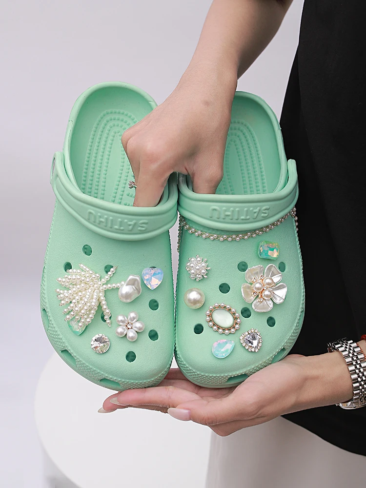 acessorios-de-alta-qualidade-para-crocs-decoracoes-com-perolas-cruzes-correntes-diy-e-enfeites-faciais