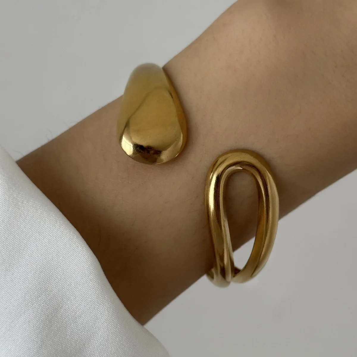 Vintage Edelstahl Glatte Hohl Waterdrop Armbänder Für Frauen Männer Übertrieben Geometrische Metall Armreif Fashion Party Schmuck