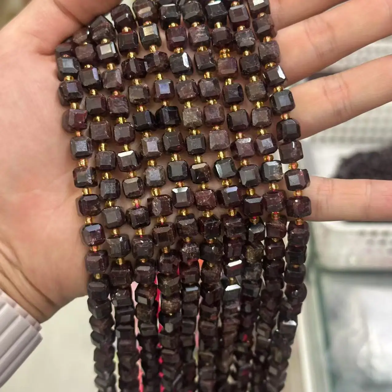 Großhandel mit natürlichen roten Granat-Facettenwürfeln, lose Perlen, Schmuck, handgefertigt, DIY-Armband, Halskette, Zubehör, halbfertig – Detail 1
