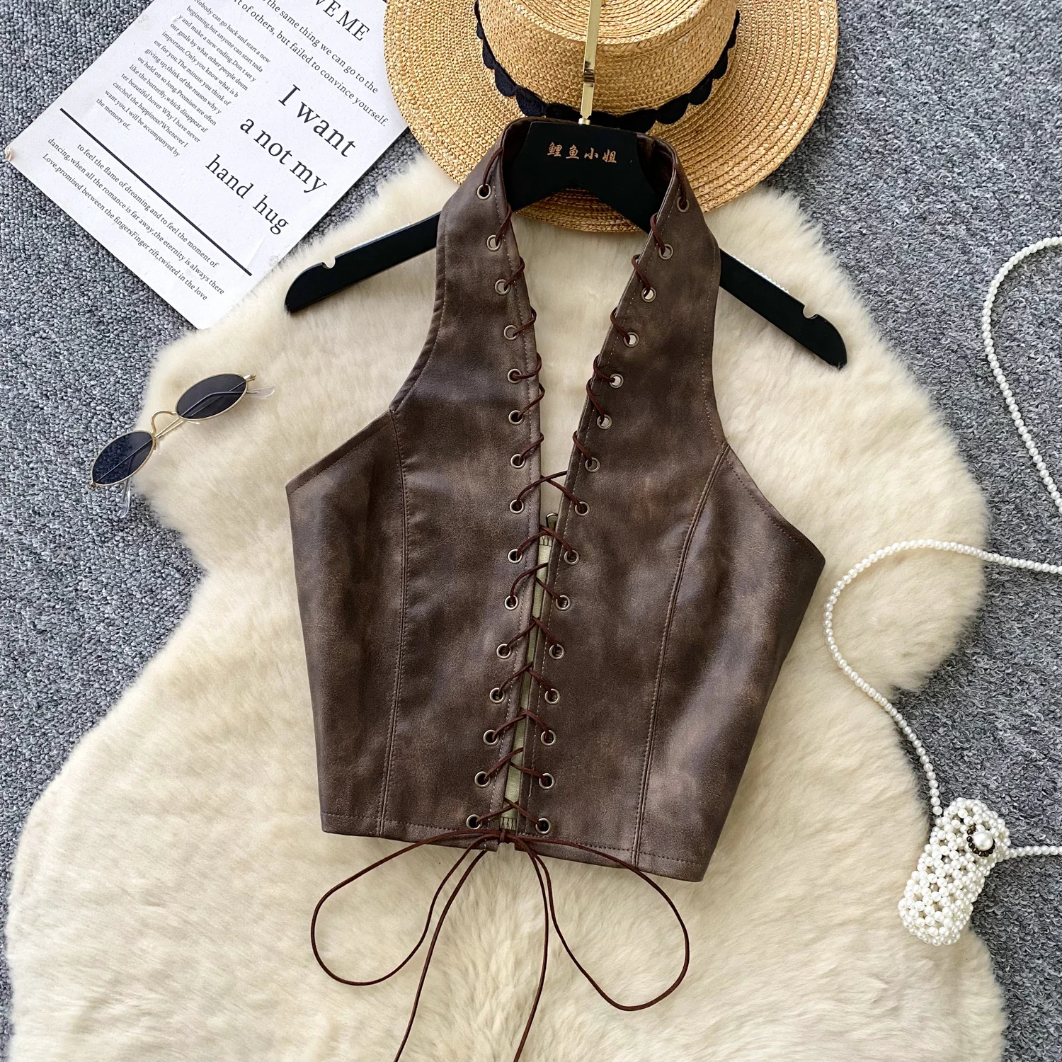 جديد مثير المحاصيل الأعلى داخل المرأة الأسود بولي Leather الجلود حبل حزام الجوف خارج الشرير نمط تانك القمم سترة موضة عارية الذراعين نادي ملابس الحفلات