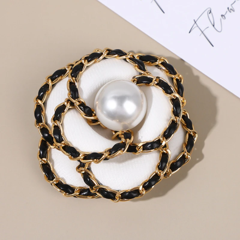 Koreanische Mode Stoff Kamelie Perle Broschen für Frauen Elegante Blumen Corsage Anstecknadeln Hochzeit Party Abzeichen Zubehör – Detail 3