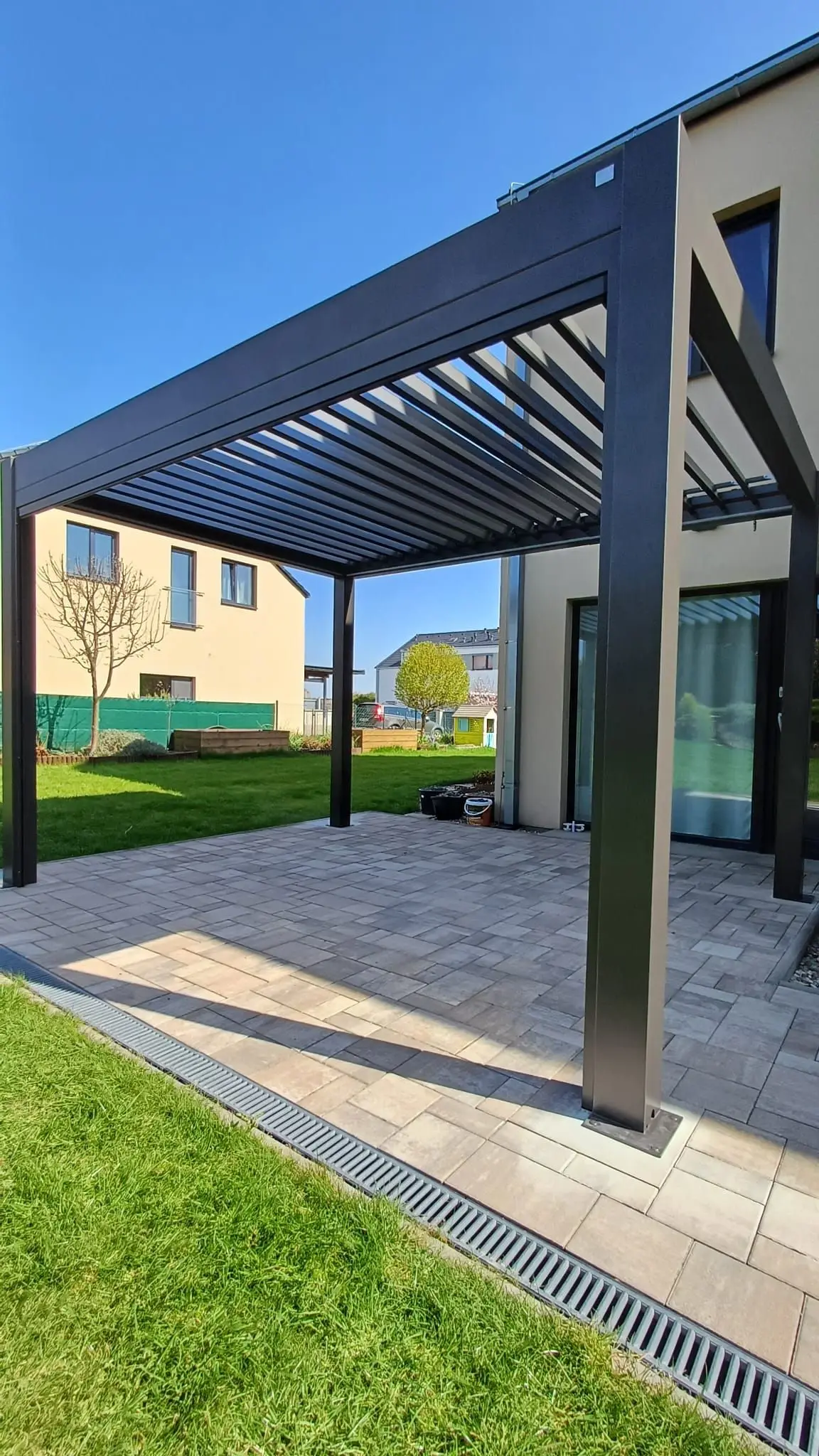 3x3 3x4 4x4 6x4 Factory Wholesale Modern Outdoor Arbours Bioclimatic Garden Aluminium Louvered Pergola with Motorized Screen Set