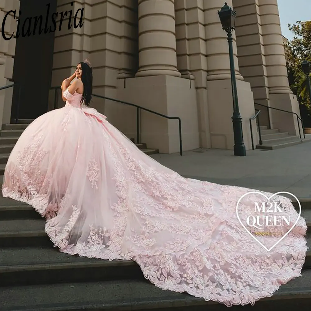 

Розовое бальное платье с открытыми плечами и бантом, платья Quinceanera, расшитые блестками и аппликациями, кружевной корсет, Vestidos De XV Anos