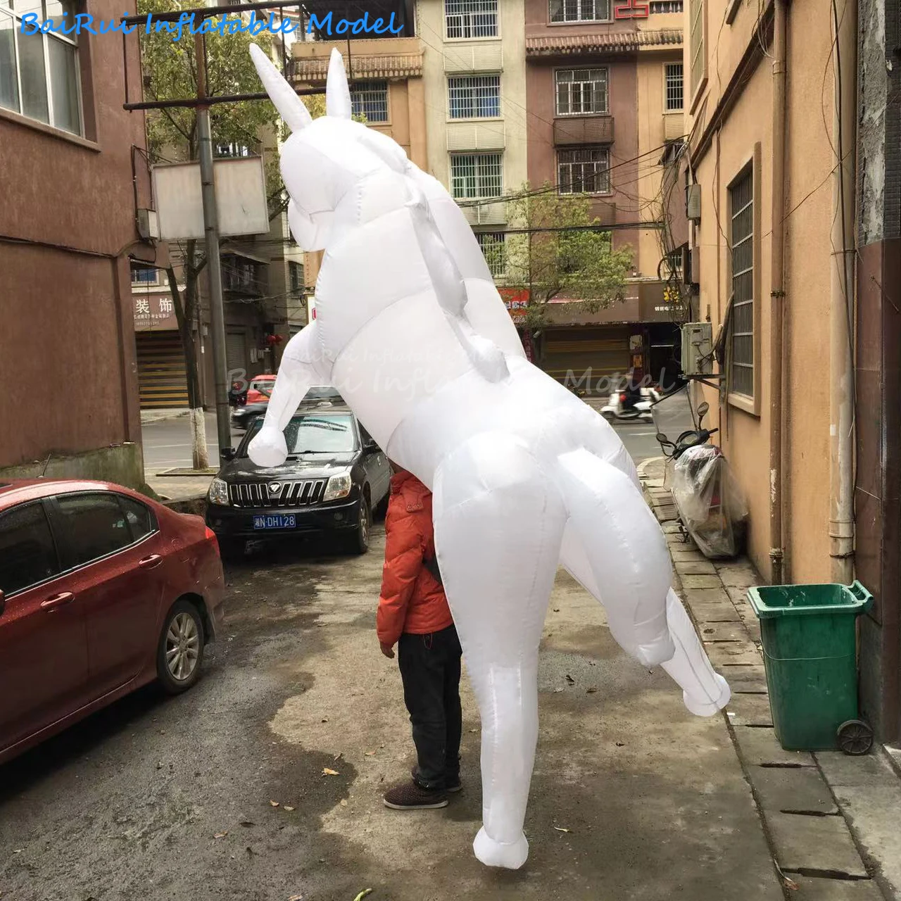 Riesiges aufblasbares Pferd-/Einhorn-Kostüm, laufendes Maskottchen für Veranstaltungen, Partys, Paraden, Aufführungen, Tierthemen-Requisite mit LED-Lichtern – Detail 4