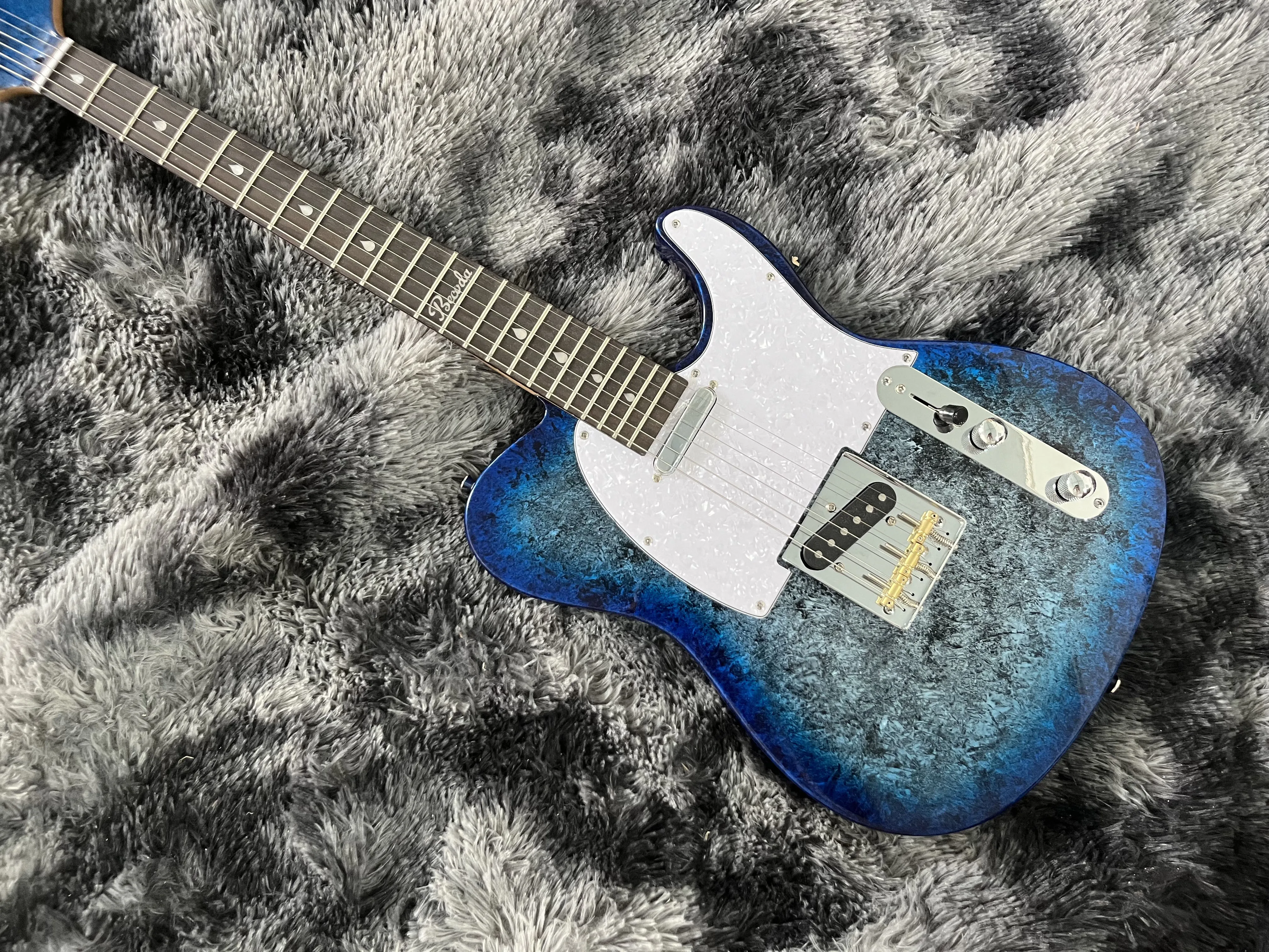 China's  Becoda  electric guitar Ice Crack Blue Color Alder Body And Maple Neck