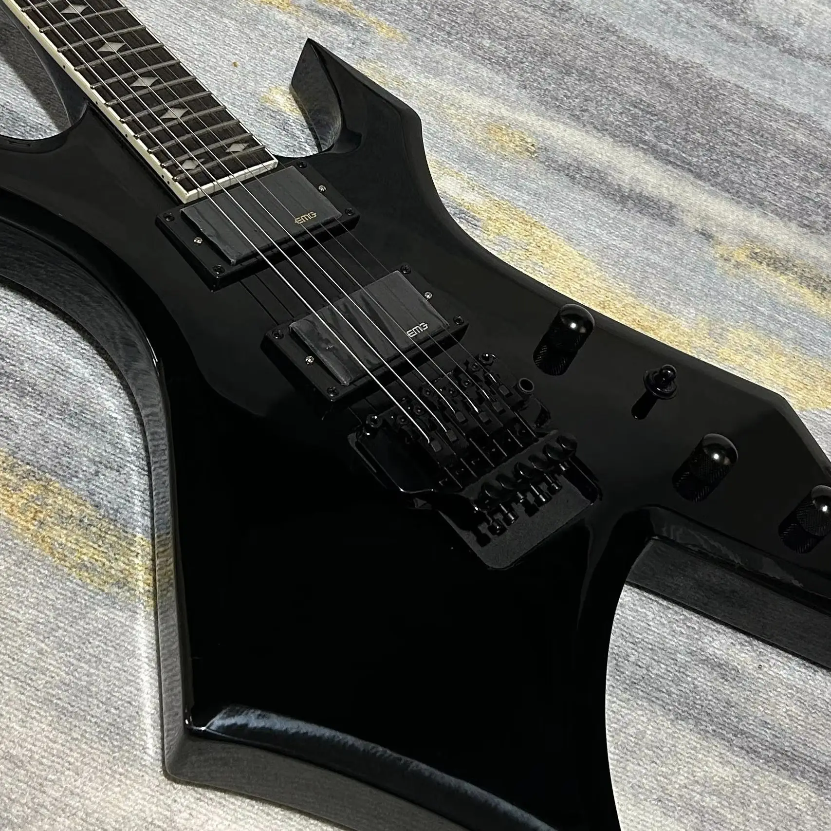 Hot Sale Electric Guitars Floyd Rose Vibrato Bridge Mahogany Body Lock StringNut