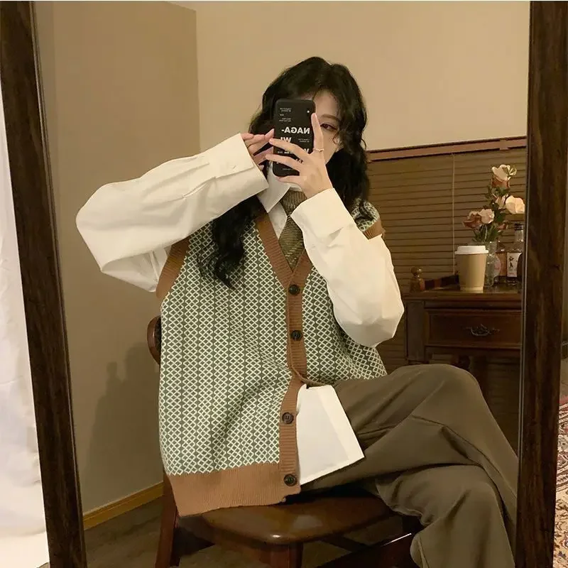 Winter Button Plaid Vest Knit Tops for Woman Green V-neck Women\'s Sweater Jersey 90s Vintage Korean Fashion Crochet 2024 Y2k