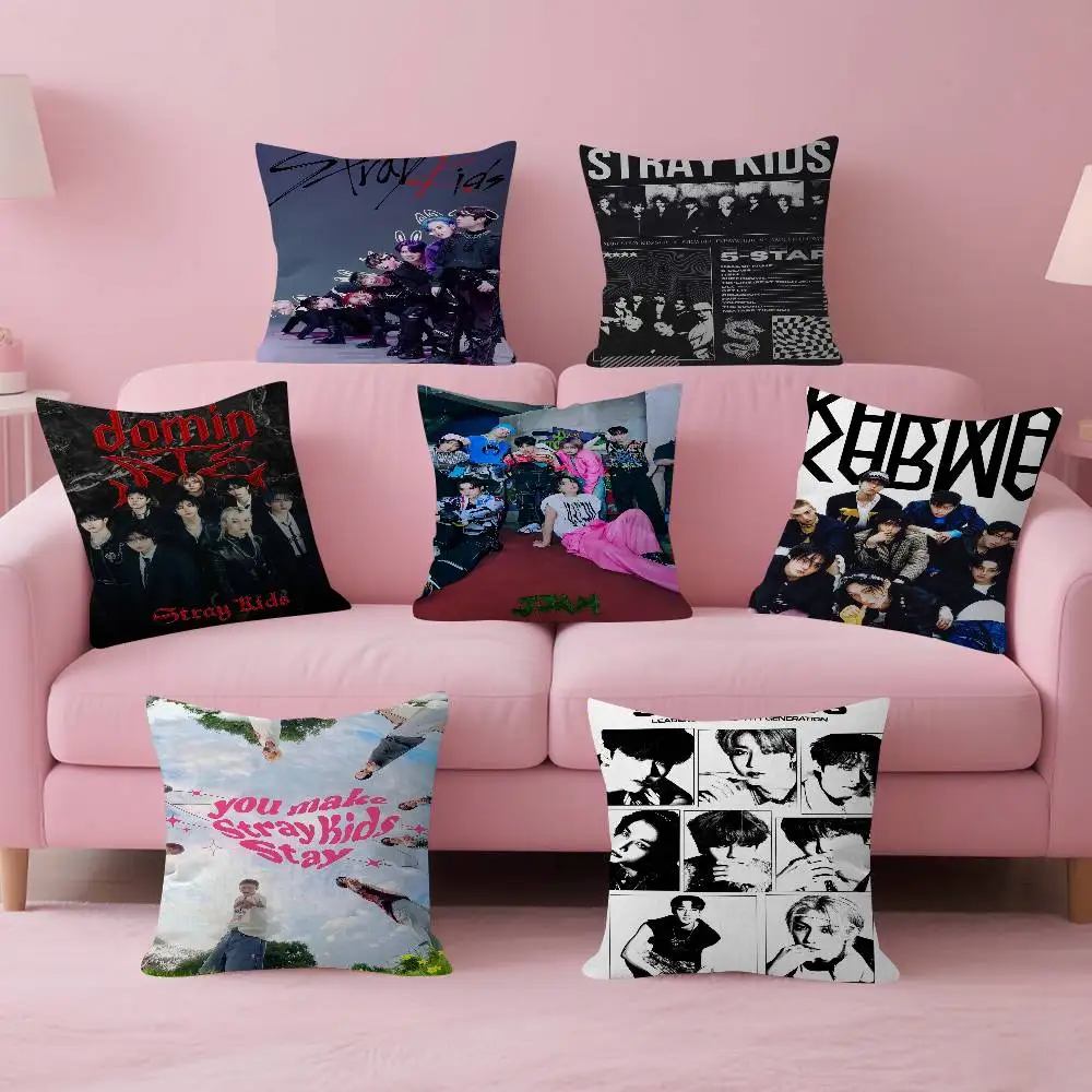 Heiße KPOP S-Stray K-Kids Kissenbezüge Cartoon Sofa Dekorative Heimtextilien Doppelseitig bedruckte Kurzplüsch Niedliche Kissenhülle