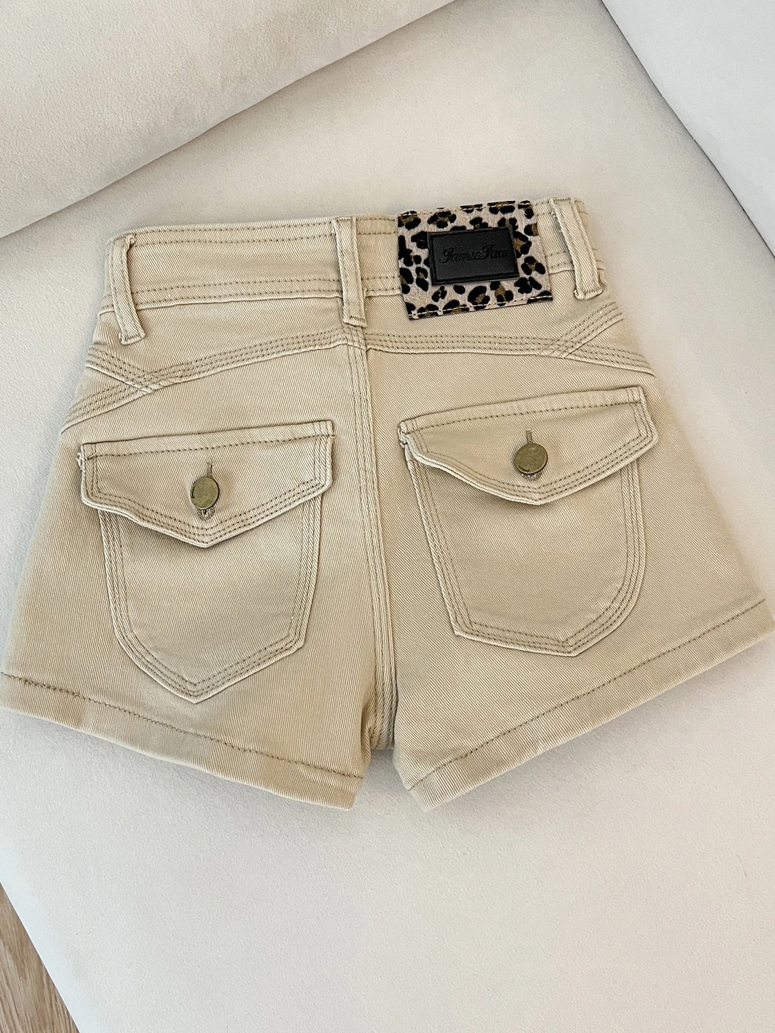 

Khaki Color Butt Straight Leg Jeans Shorts Women's High Waist Slim Fit Wrap around Summer 2026 A-Line Hot Pants