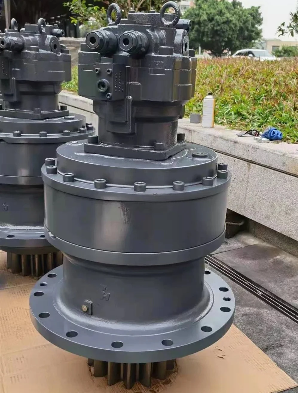 

China made Swing Assy M5X18CHB-10A-01C/320 with Gearbox for R330CLC Excavator