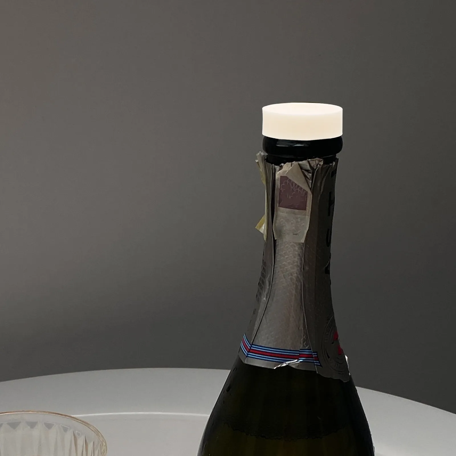 10Pcs Red Wine Bottle Plugs High-Density Material Airtight Sealing Stoppers for Wine Sparkling Cocktail Bottles Reusable Wood