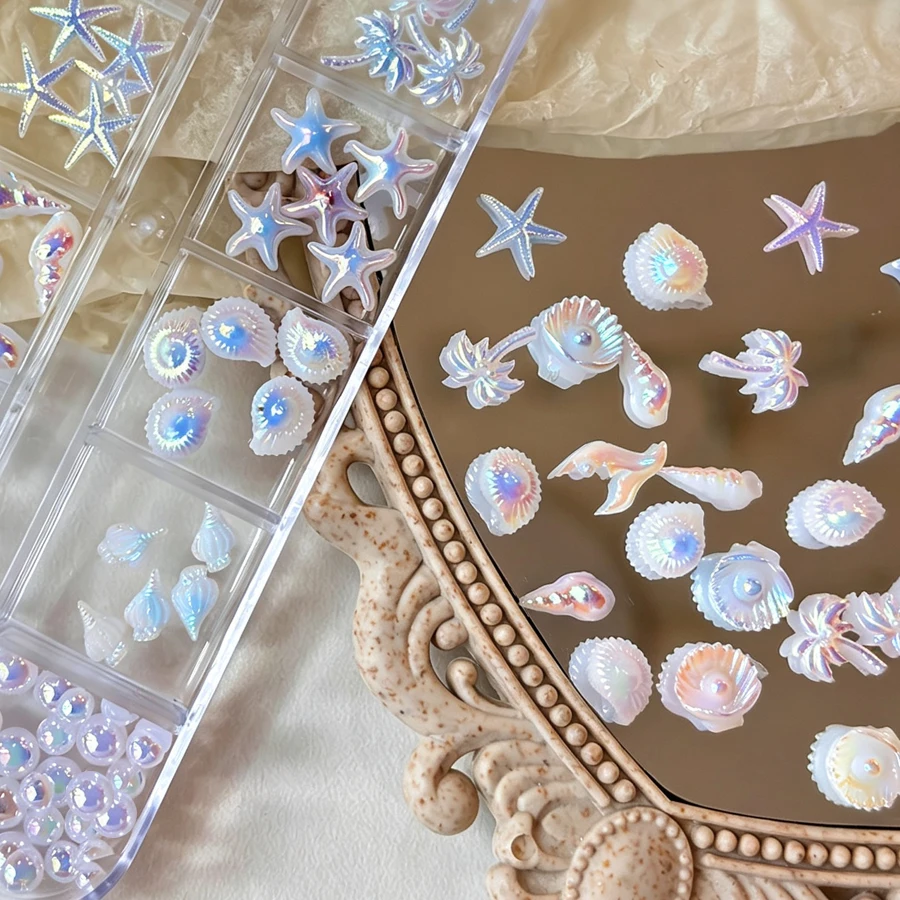 12-teiliges Nagelcharms-Set mit Ozean-Motiv, Aurora-Irisierend, 3D-Muschel-, Seestern- und Meerjungfrauen-Perlen, Nageldekorationen für die Maniküre – Detail 5