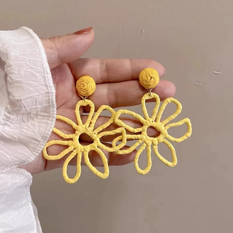 Boho Raffia Daisy Drop Earrings, Handmade Woven Flower Dangle Earrings, Summer Statement Jewelry for Women, Beach Vacation Wear