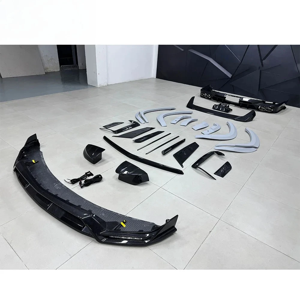 Neue Autoteile, Frontlippe, Kotflügel, Motorhaubenlüftungen, Heckflügel. Hochwertiges Karosserie-Kit für M-Style Carbonfaser-Karosserie-Upgrades.