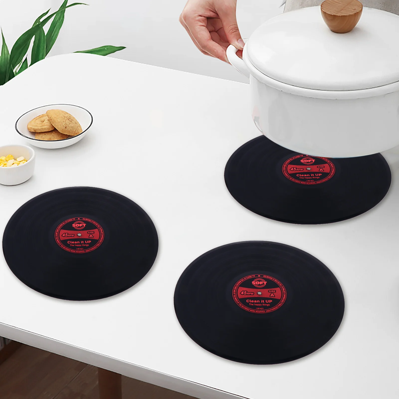 

1Pcs Retro Vinyl Record Placemat Heat Insulated Anti Slip Home Table Mat Silicone Coaster Cup Mat Silicone Coasters