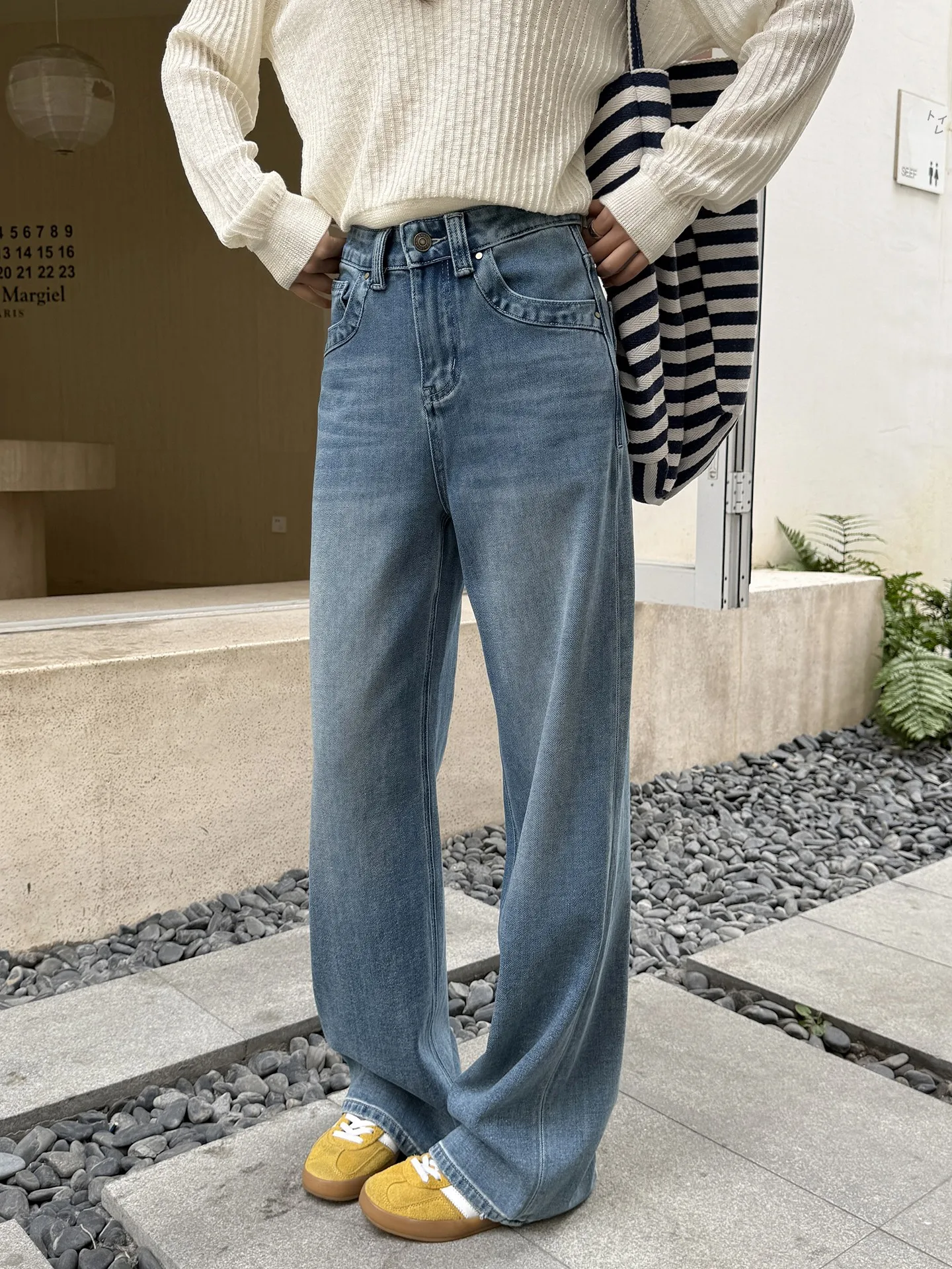 

Loose Straight Leg Jeans High Waist Wide Leg Pants Women's Light Blue Denim Spring Season Slimming Effect Casual Trousers