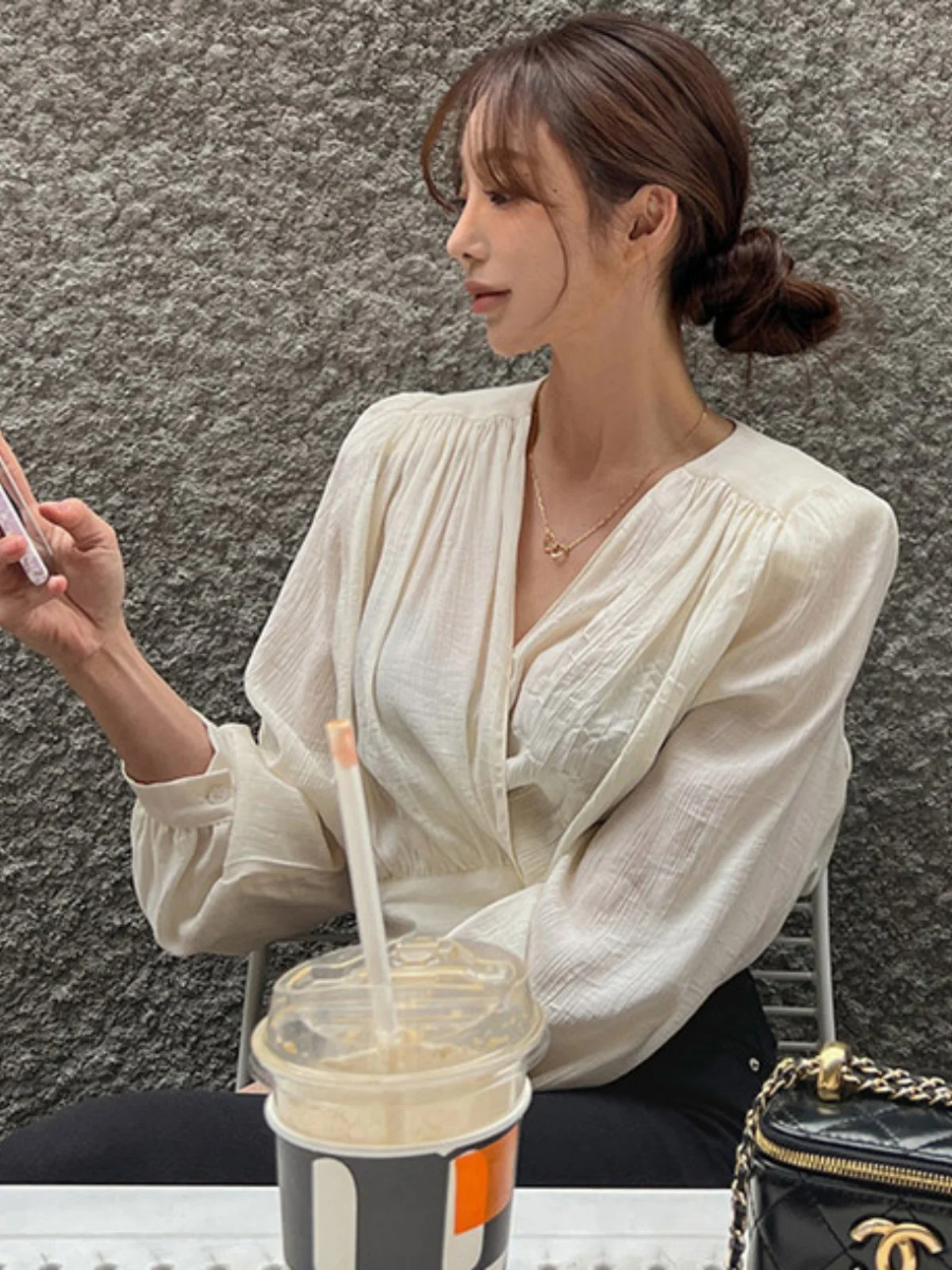 

Ele V-ne irt Women's Faion Age-defng Tie-dye Knot ort Top Korean Sle Loose Fit Long Sve Button D...