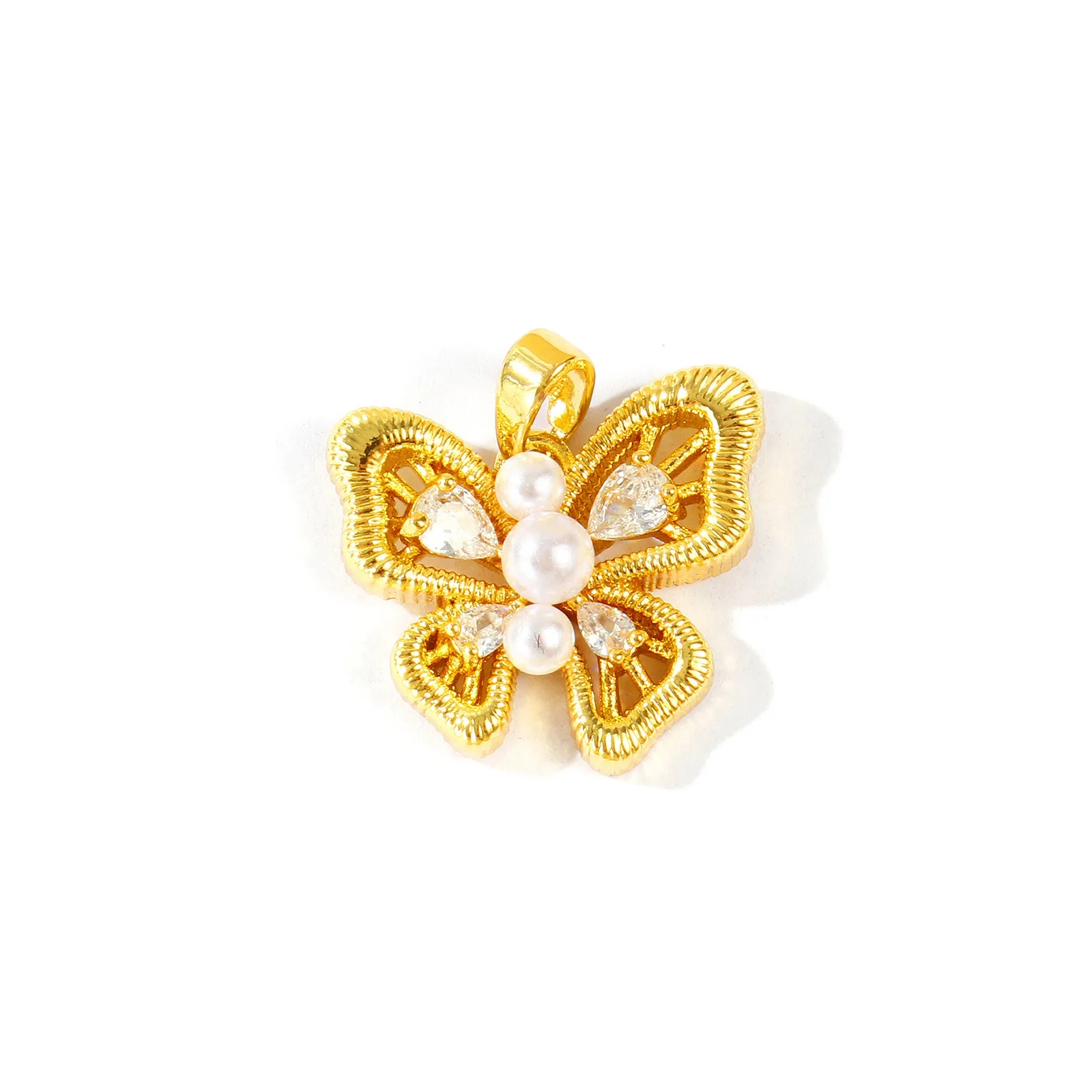 2 Stück Blumen-Schmetterling-Herz-Anhänger mit klaren Zirkonia-Steinen, 18K vergoldet, hohle Messinganhänger mit Spitzenmuster, DIY-Halskette, Schmuck Großhandel – Detail 2