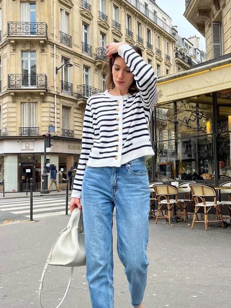 

Корейский модный белый вязаный свитер в полоску, кардиган, женский осенний трикотаж премиум-класса Faion Trend 2024