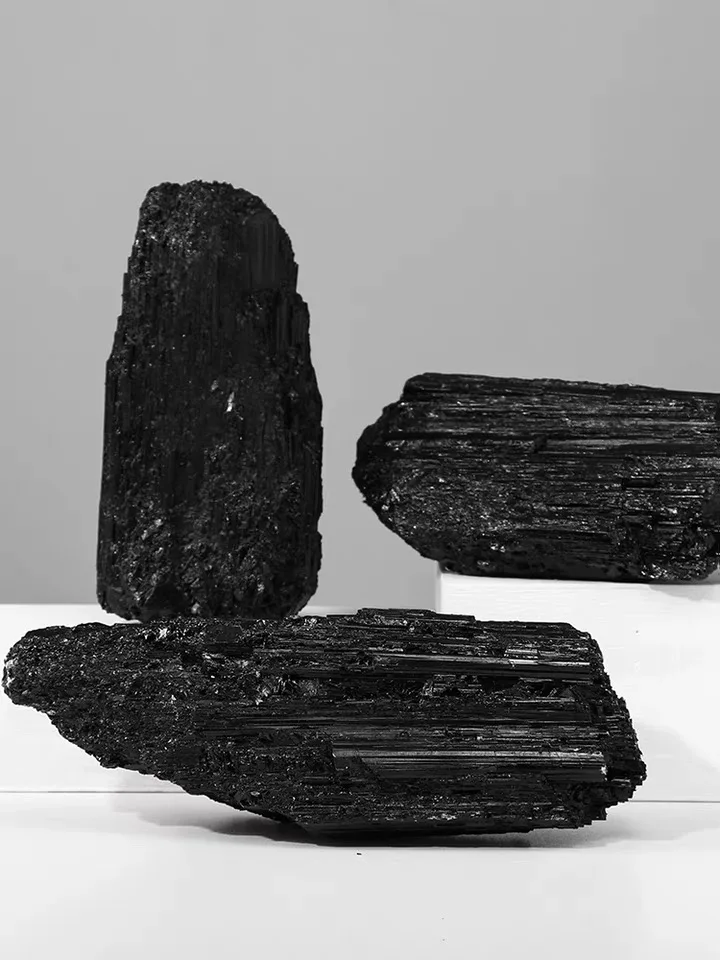 30-400g Tormalina nera naturale Ghiaia Pietra preziosa grezza Campione minerale Guarigione di cristallo Collezione avanzata Elimina 1pz