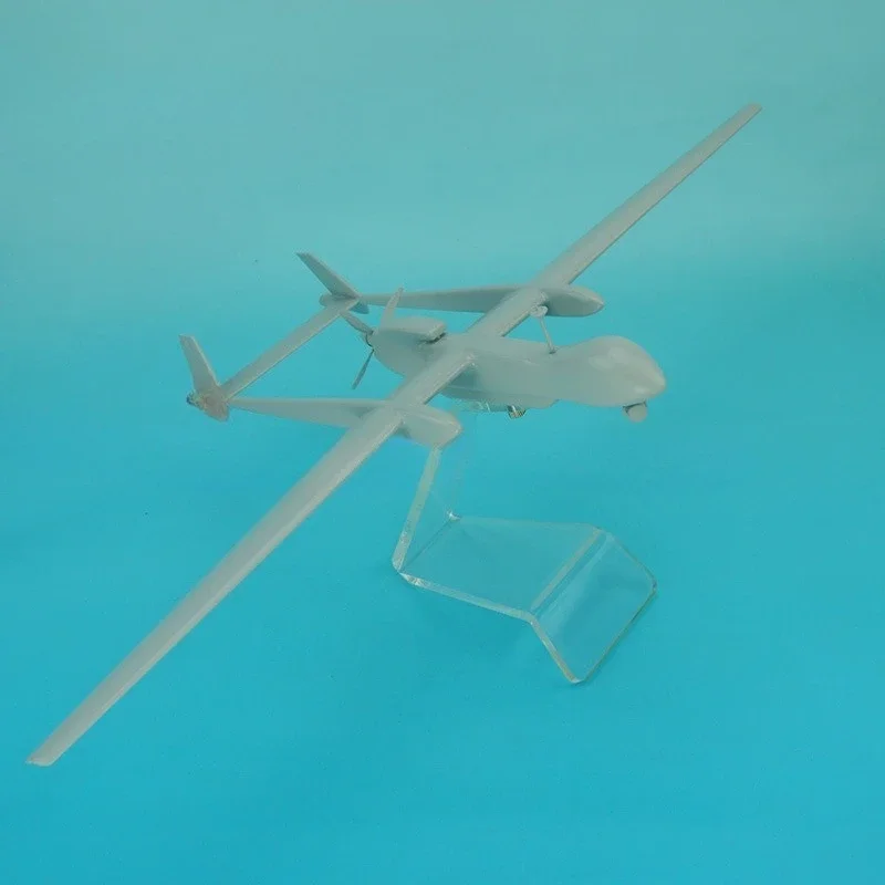 Heron-Drohne, 53 x 29 cm, statisches Harzsimulationsmodell mit Acrylbasis