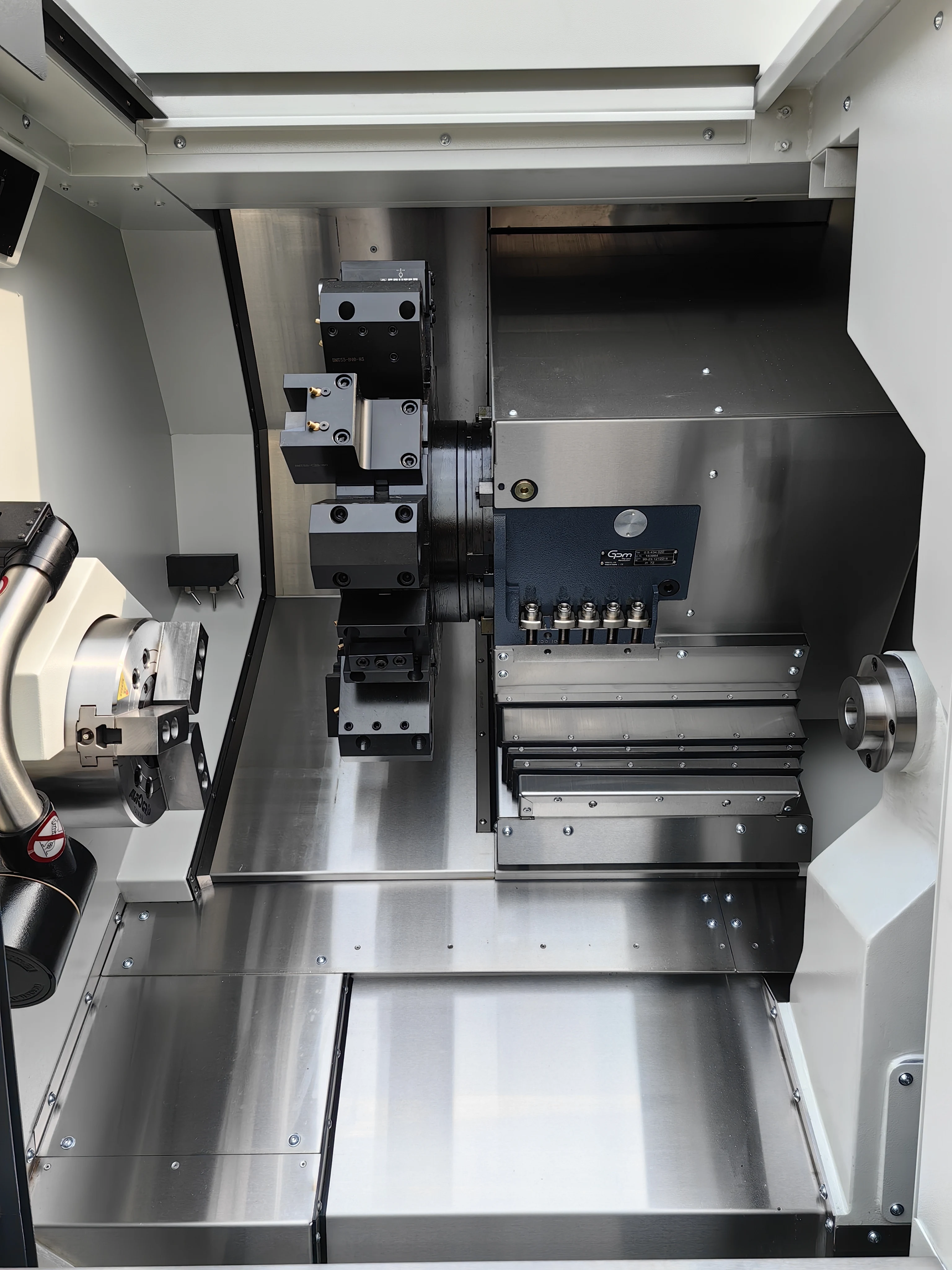 Tecnologia GIAPPONE Tornio per carichi pesanti a 3 assi Tornio per metalli Tornio CNC a letto inclinato Servizio personalizzabile