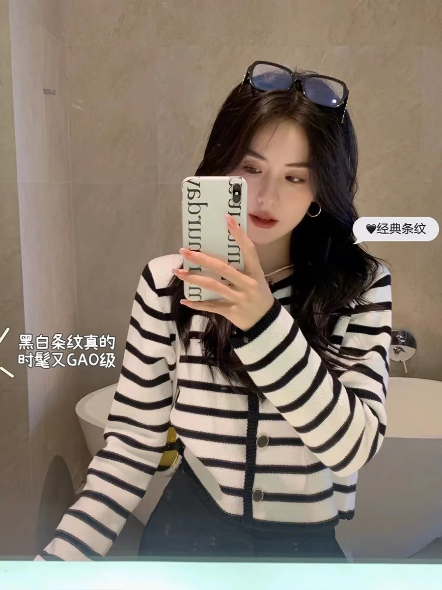 

College style casual Korean version temperament round neck striped knitted cardigan for women's 2024 spring and autumn new top