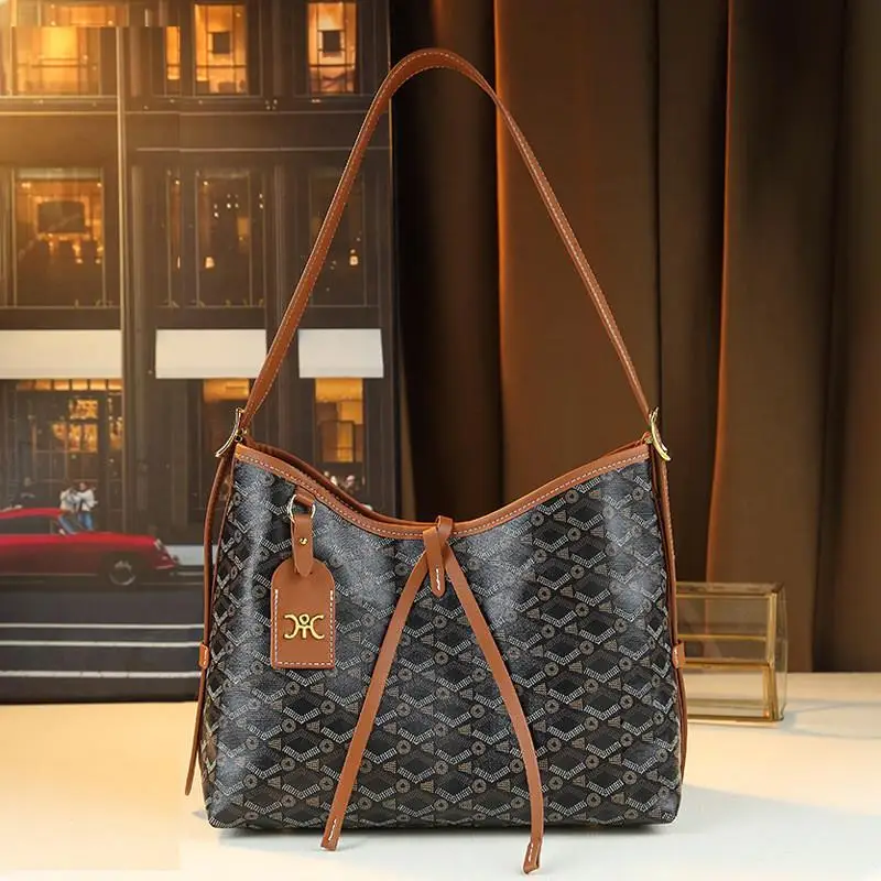 

Vintage and Retro Handheld Tote Bag with Classic Letter Women's Popular Shoulder Handbag with Large Capacity for Vacation