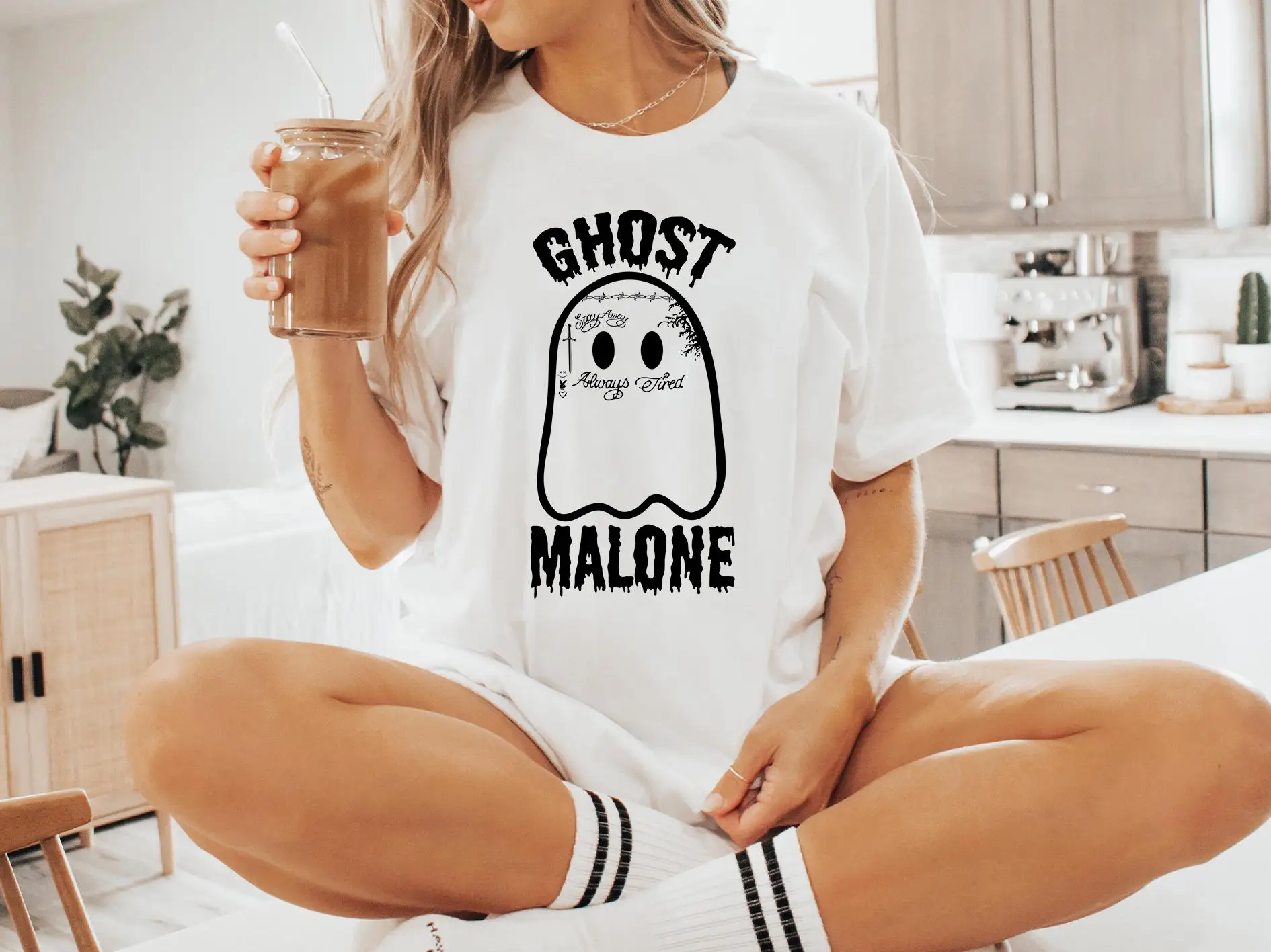 

Футболка «Призрак Малоун» Забавный Хэллоуин Жуткий сезон Vibes SweaT с круглым вырезом