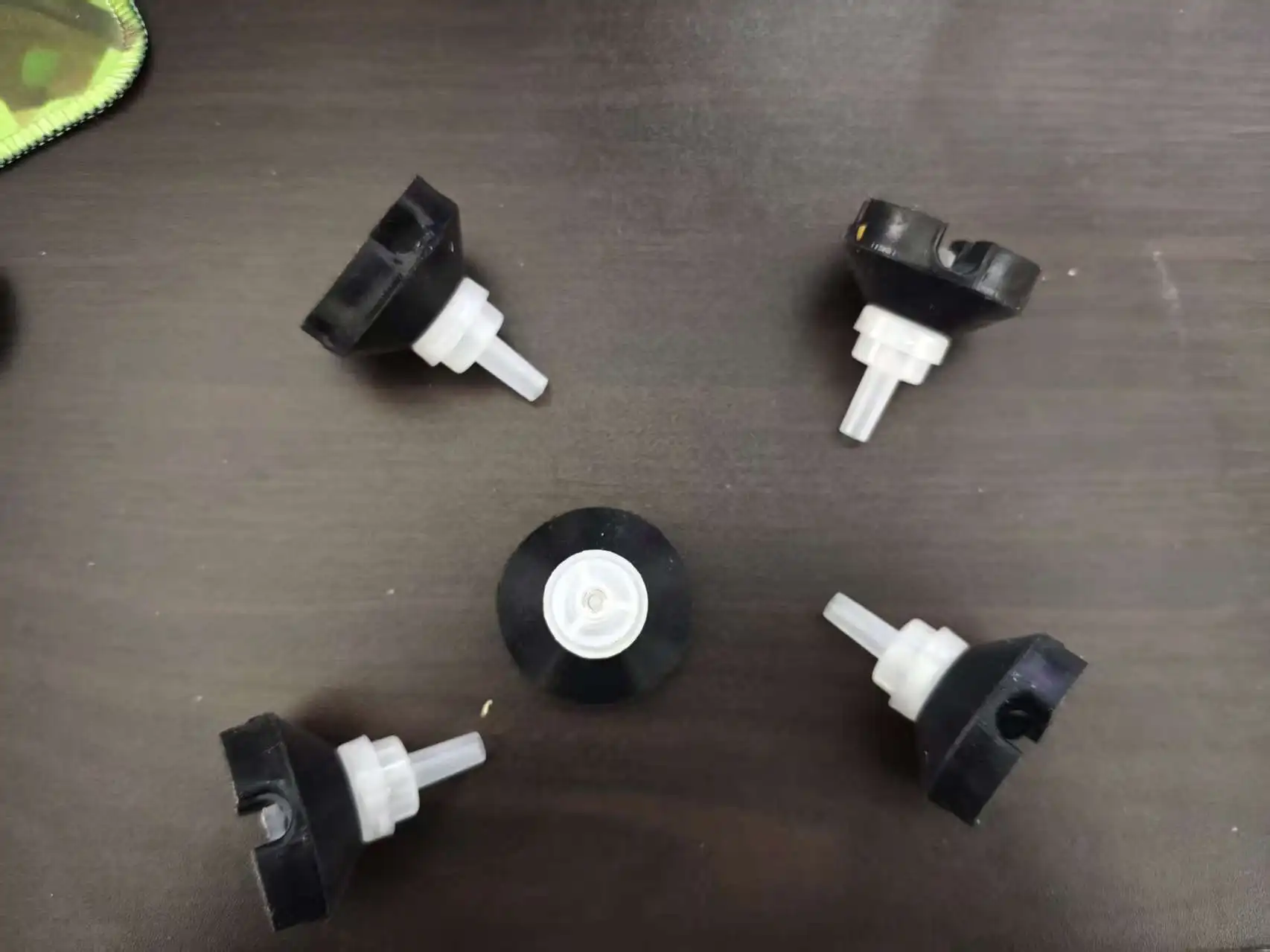 5or3 set For carbon fiber resin filling, and the glue injection seat is equipped with one-way vacuum valve One way vacuum valve