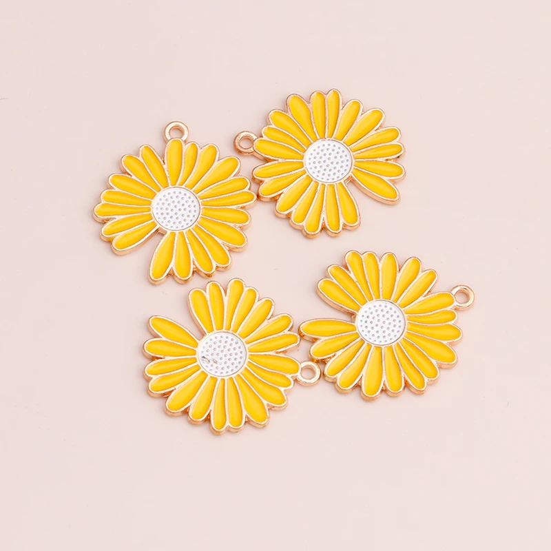 Leslie 10 Stück Emaille-Anhänger in Weiß und Gelb mit Gänseblümchen-Motiv für die Herstellung von Halsketten, Ohrringen, Armbändern, Charms, DIY-Schmuckzubehör – Detail 7