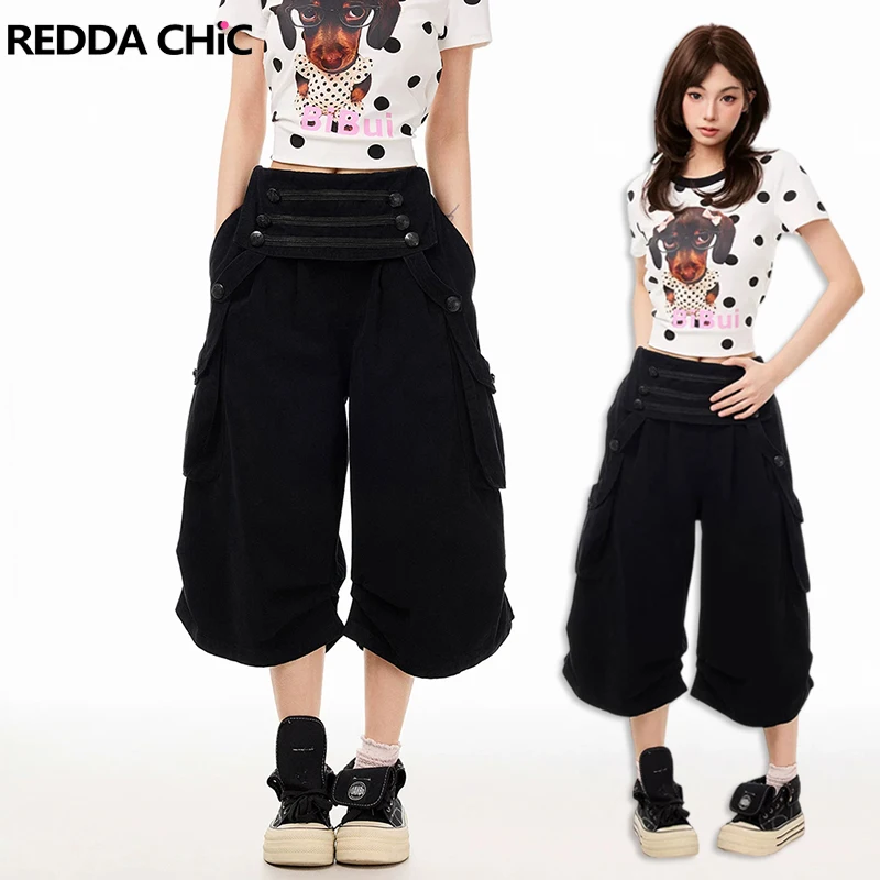 REDDACHiC Pantalones cargo plisados ​​de pierna ancha Royal Moto, pantalones cortos tipo bermuda negros elásticos de cintura baja con detalles de botones, ropa vintage alternativa para mujer