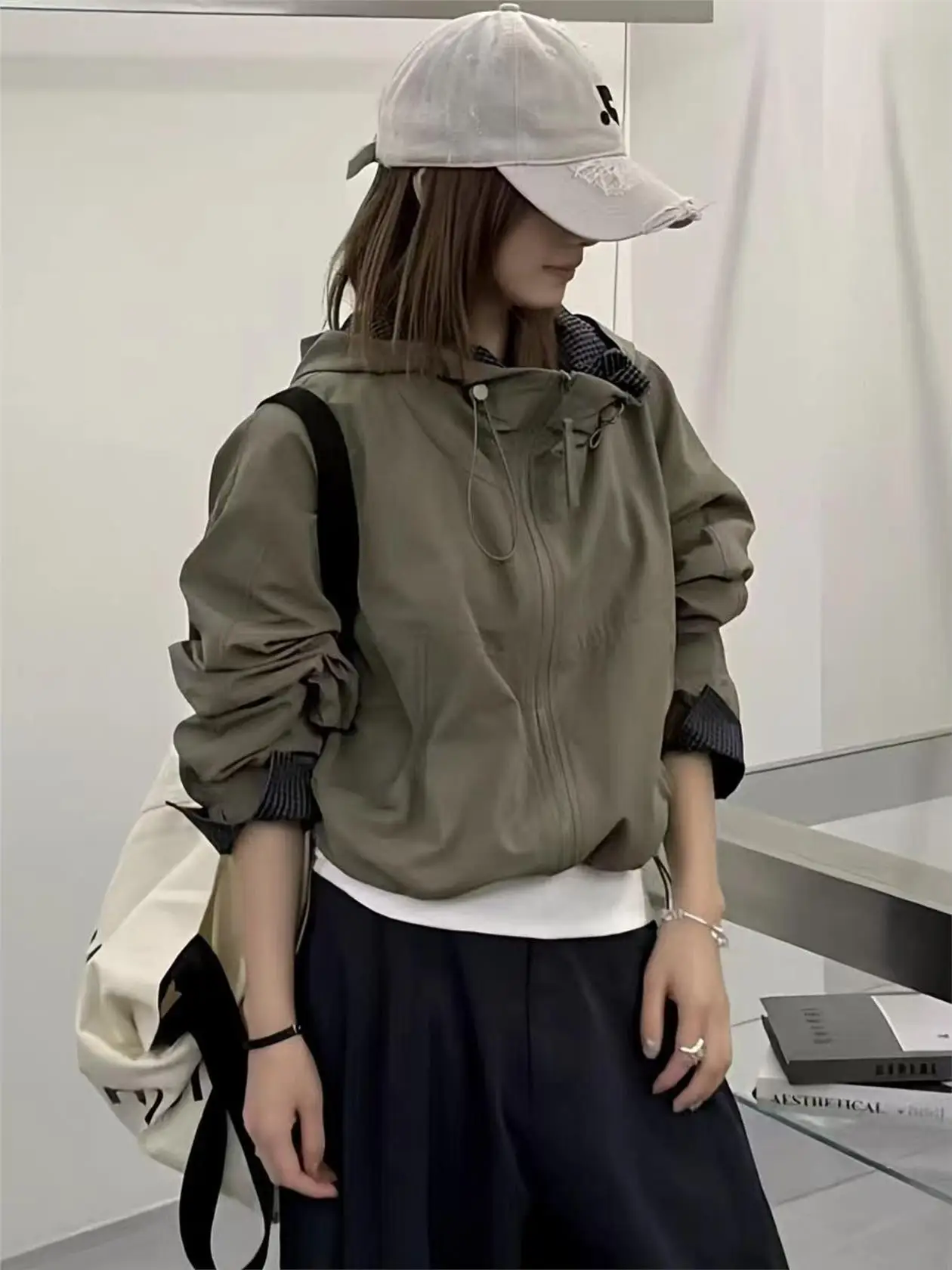

Casual Hooded Short Jacket Women's Loose Fit Versatile High-End Feel Autumn New Style Korean Version Warmth Daily Wear