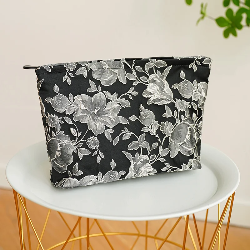 Portable Women\'s Makeup Bag, Large Capacity, Black Flower, Canvas Chain Design, Skincare Product Storage Bag Travel Toiletry Bag