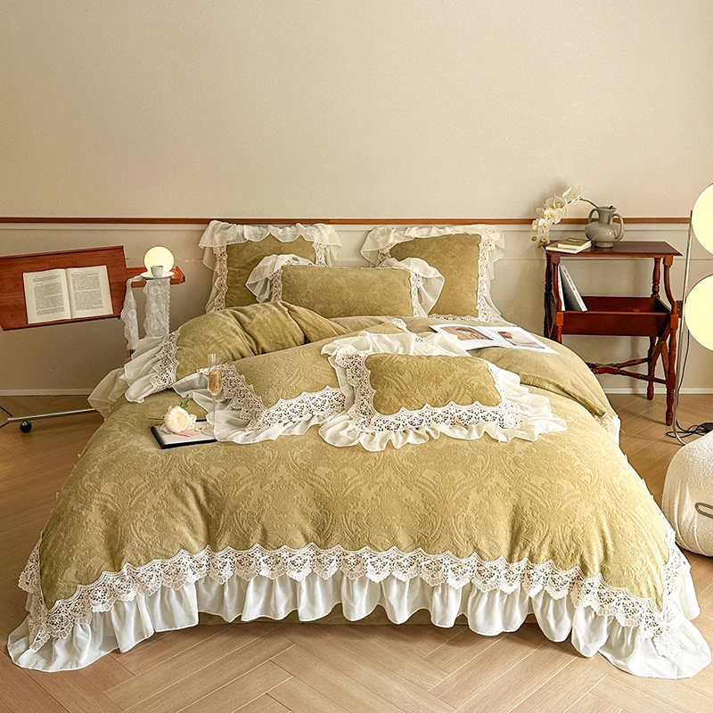 Vintage Carved Velvet Bedding Set French Hollow Lace Ruffle Duvet Cover Set Bed Sheet Pillowcases 4‑Pcs Winter Warm Bed Linen