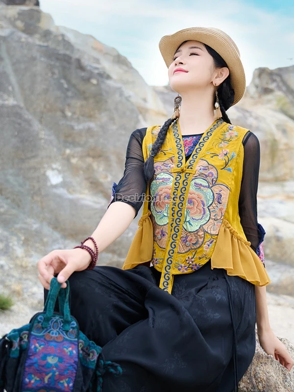 

2025 chinese ethnic-style embroidered female casual fashion vest retro slimming sleeveless v-neck cheongsam button vest top t001