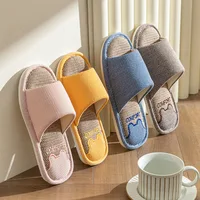 2026 Pantoufles en lin pour femmes, sandales d'intérieur quatre saisons, tongs de dessin animé pour adultes, chaussures de maison respirantes à bout ouvert pour couples 4