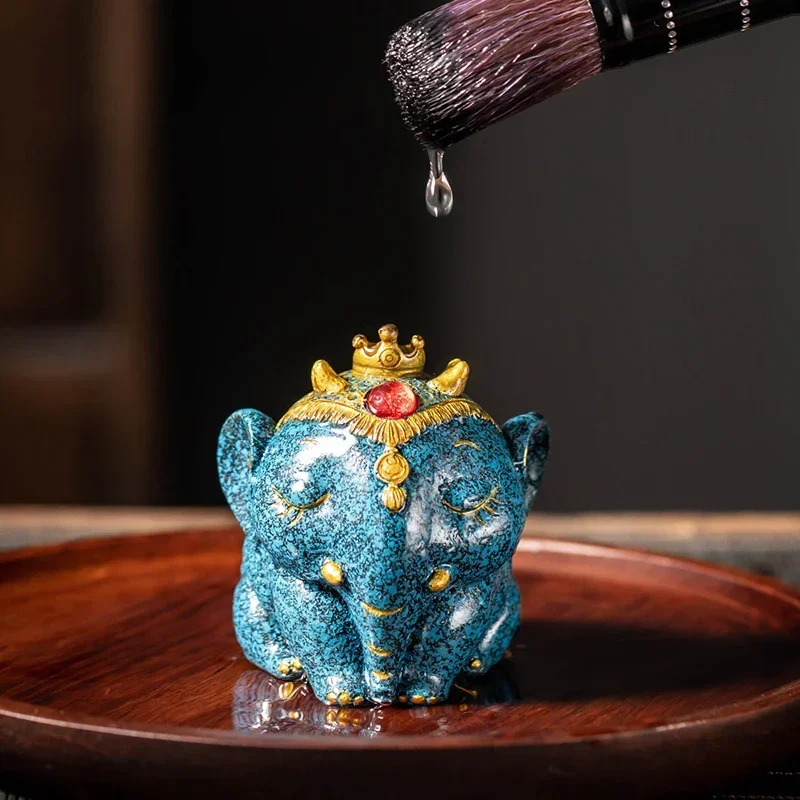 Resin Small Elephant Tea Pet Ornaments High Temperature Discoloration Tea Set Accessories Tea Table and Tray 6.5x6x7cm