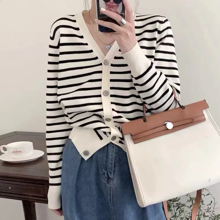 

2024 Women's V-neck Soft Glutinous Striped Knitted Cardigan Autumn New Retro Casual Laid-Back Style Sweater