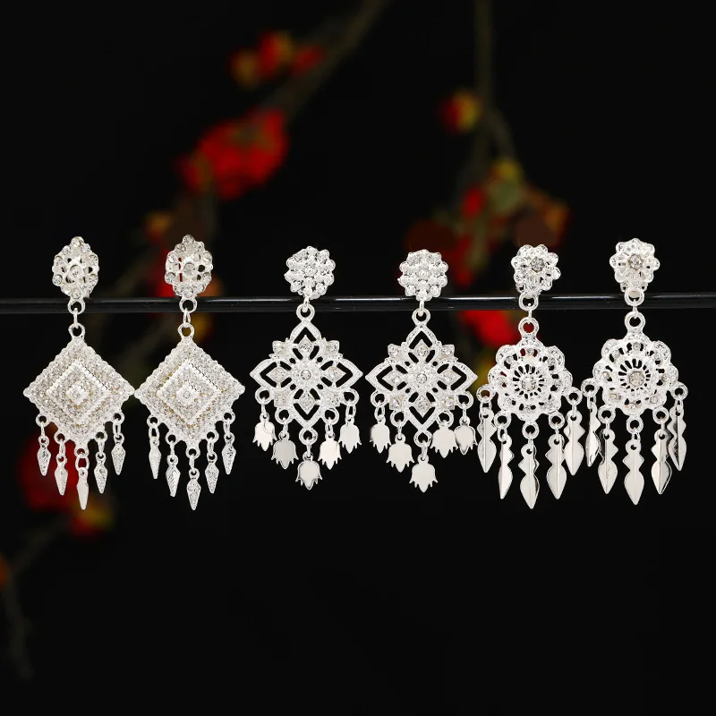 

Vintage Silver Color Clip Earrings for Women Flower Shaped Exotic Design Tassel Luxury Jewelry Creative No Ear Hole Accessory