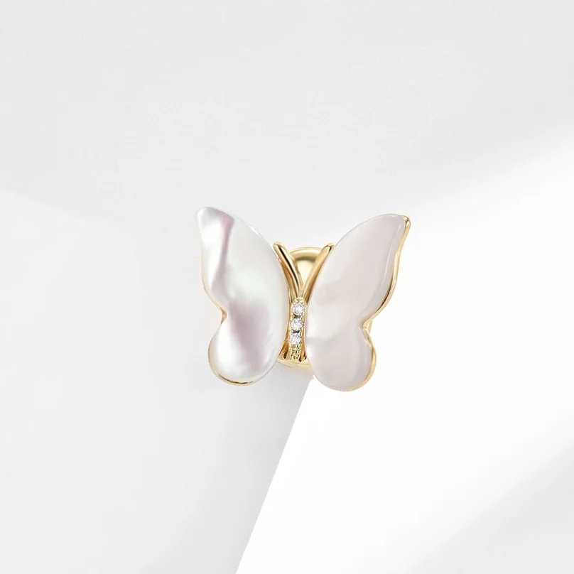 Exquisite and minimalist butterfly magnetic clasp brooch, natural mother-of-pearl, versatile animal/insect design, anti-distract