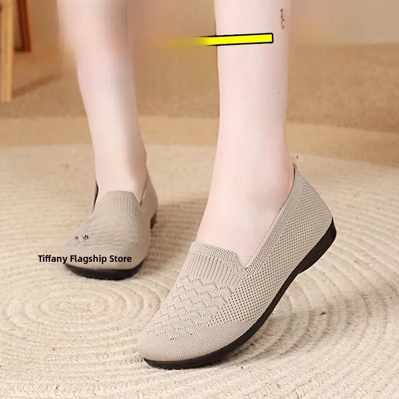 

Women's Summer Thin Cotton Shoes Breathable Mesh Soft Bottom Anti-slip Mom Shoes Lightweight Flat Heel Casual Traditional Chi...