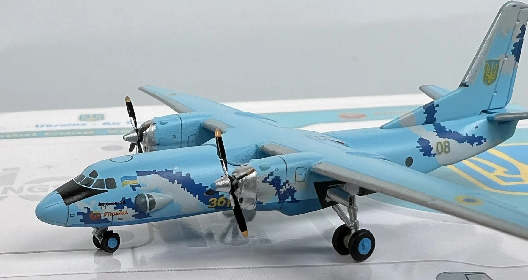 1/400 JCW LH4327 Ukrainian Air Force An-26 transport aircraft model  Alloy finished product collection model