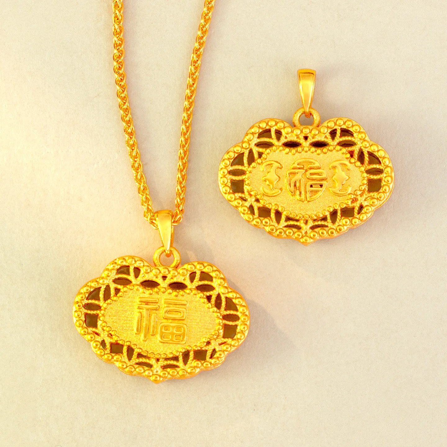 Luxury 24K 9999 Pure Gold real gold Hollow Ruyi Fu Lock Pendant Clavicle Chain