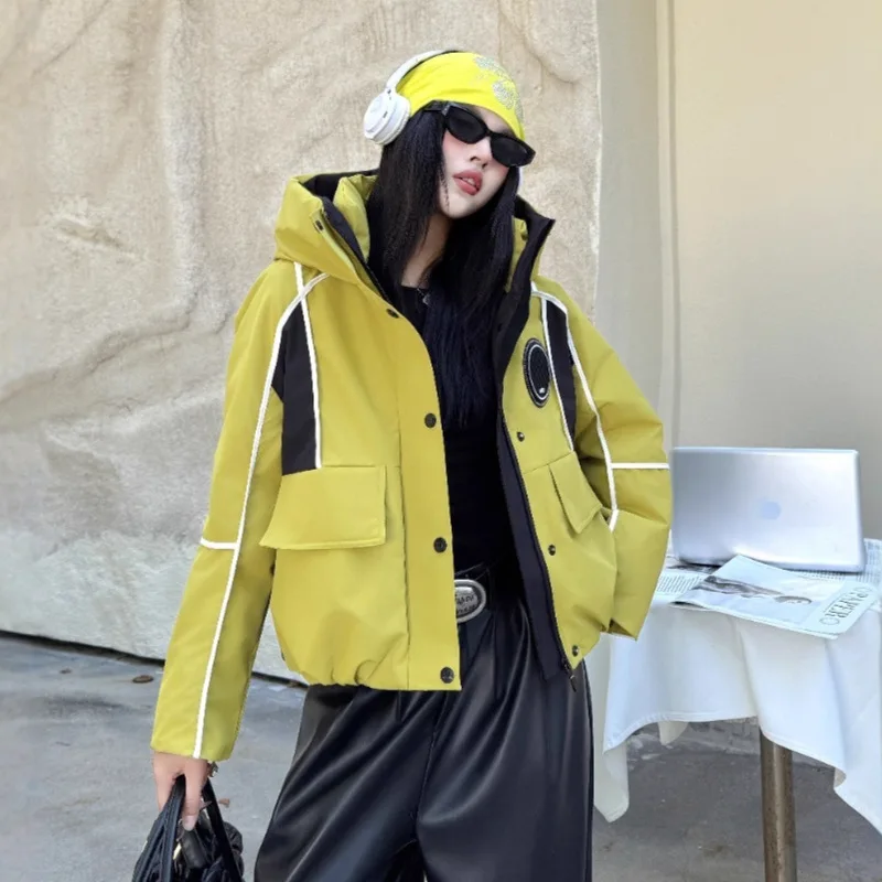 Nuovo Piumino Invernale di Tendenza con Colori Contrastanti, Giacca Corta da Donna con Cappuccio, Imbottita e Calda in Piuma d'Oca Bianca