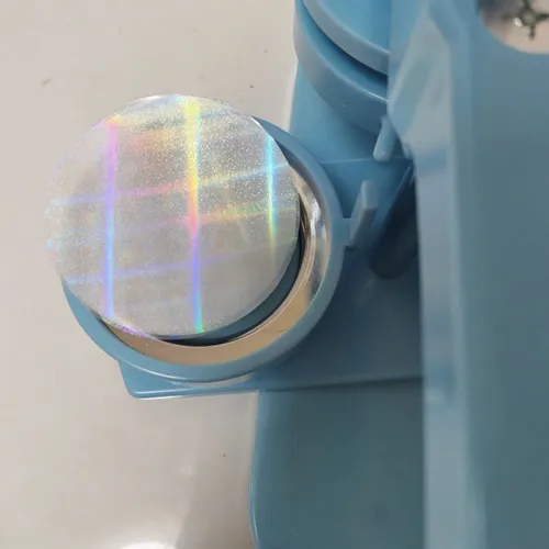 Imagen 2 del producto 100 Uds. Cubiertas de insignias de película láser redonda patrón de estrella de PVC película de insignia transparente múltiples estilos fabricación DIY